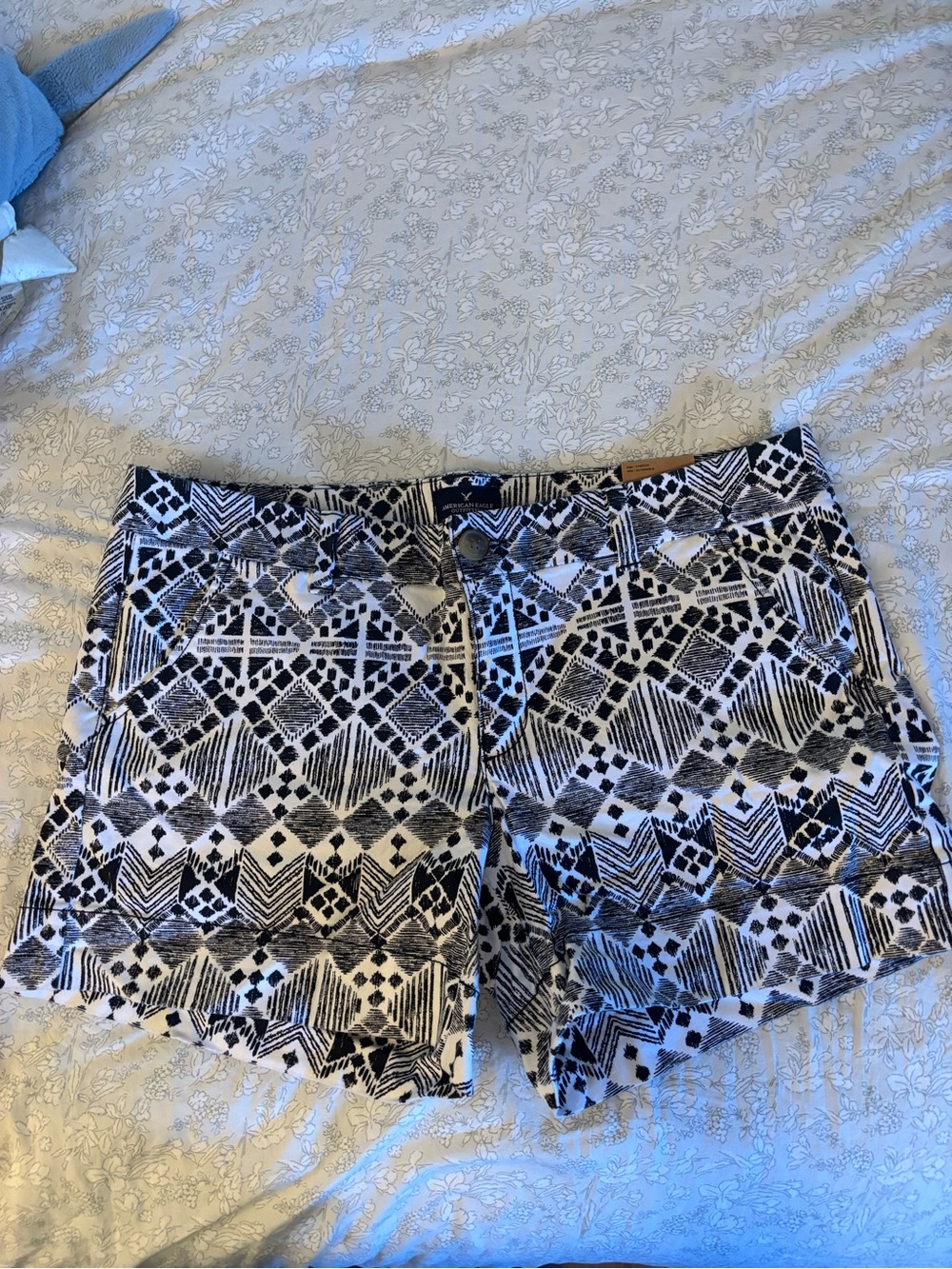 American Eagle Outfitters Black and White Geometric Print Shorts Midi NEW